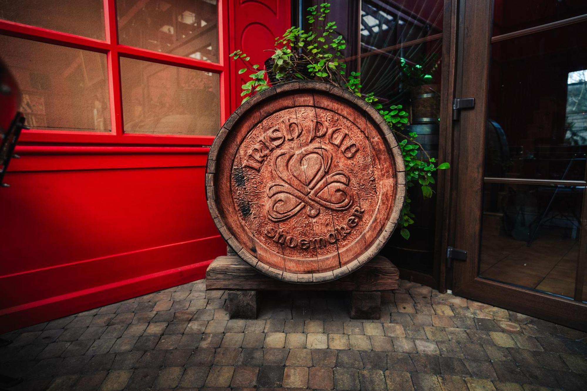 Shoemaker Irish Pub & Accommodation Kielce Eksteriør billede