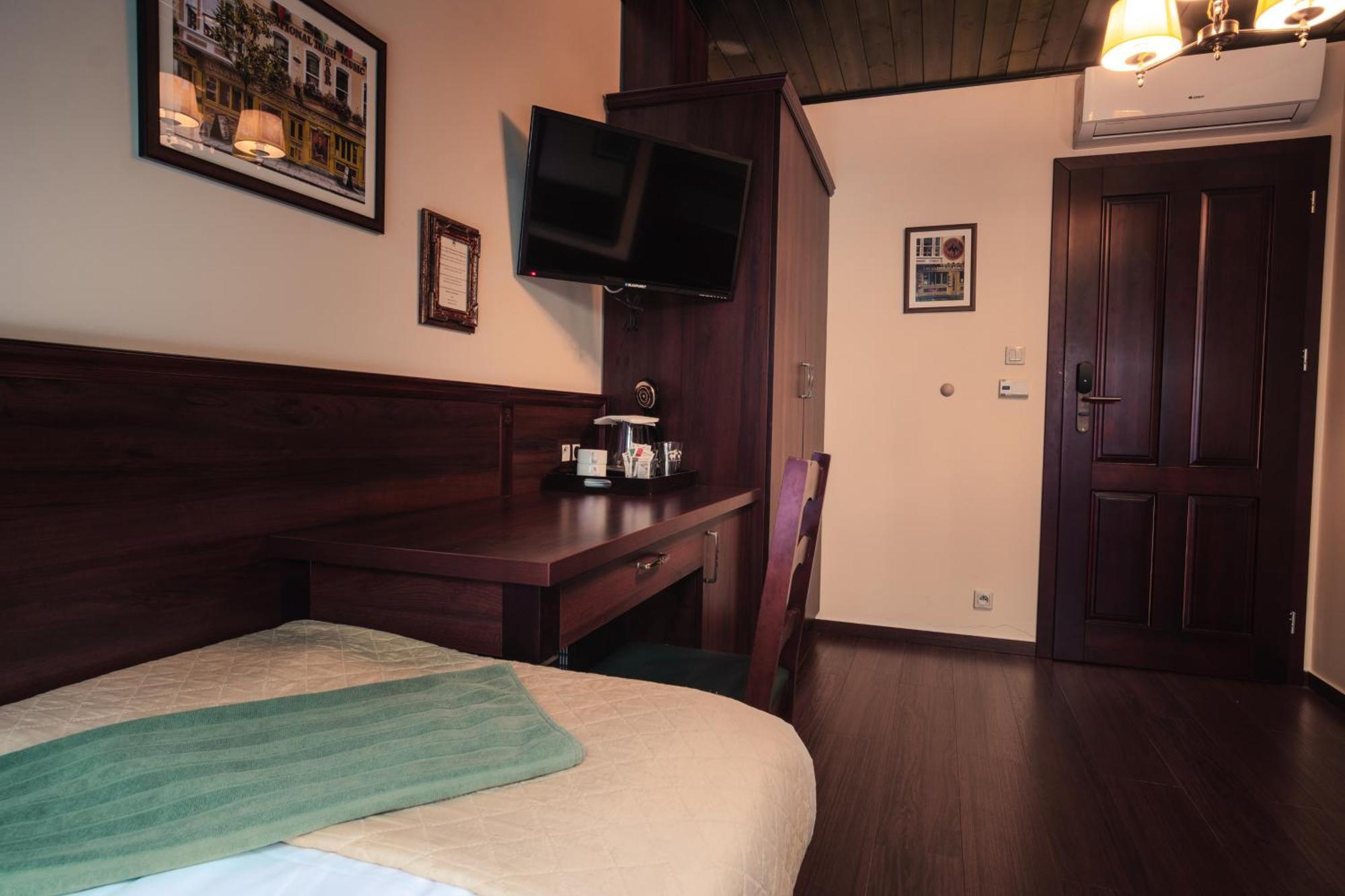 Shoemaker Irish Pub & Accommodation Kielce Eksteriør billede